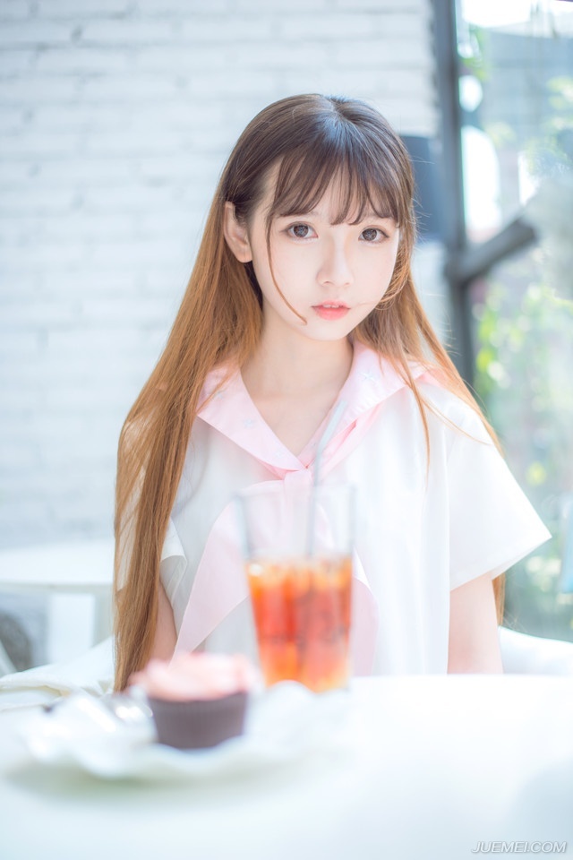 “刘璝是被算计的，这点没错，但他本人不知道，换做是你，若主公淫辱了你的妻子，你会怎样？”庞统没好气的翻了翻白眼道。